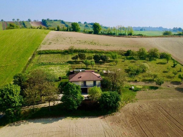casa indipendente in vendita ad Alessandria in zona Valle San Bartolomeo