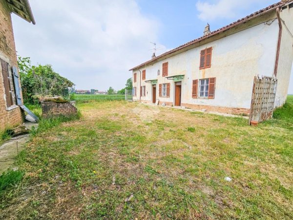 casa indipendente in vendita ad Alessandria in zona Mandrogne