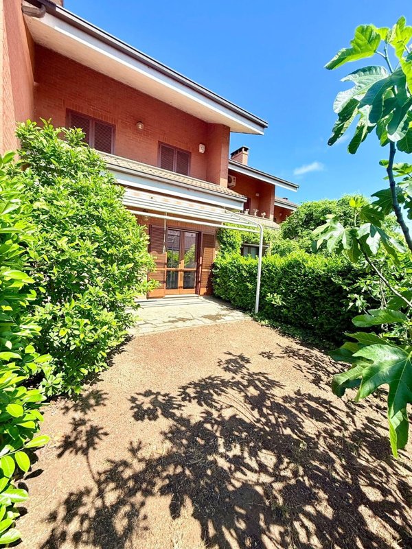 casa indipendente in vendita ad Alessandria in zona San Michele
