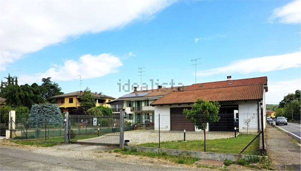 casa indipendente in vendita ad Alessandria in zona Valmadonna