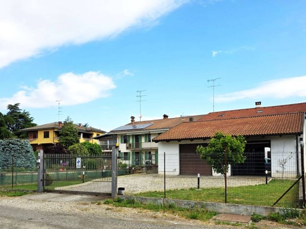 casa indipendente in vendita ad Alessandria in zona Valmadonna