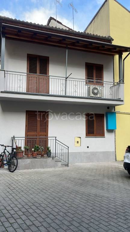 casa indipendente in vendita ad Alessandria in zona Borgo Rovereto