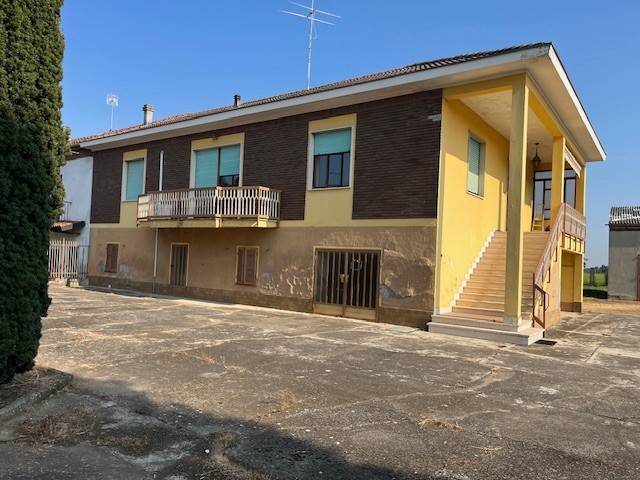 casa indipendente in vendita ad Alessandria in zona Spinetta Marengo