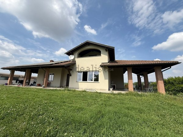 casa indipendente in vendita ad Alessandria in zona San Michele