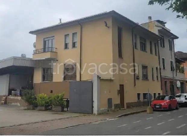 locale commerciale in vendita ad Alessandria in zona Orti