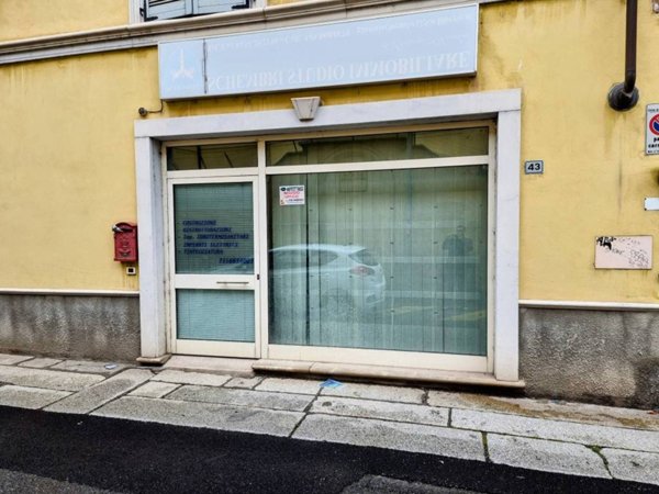 ufficio in vendita ad Alessandria in zona Borgo Rovereto