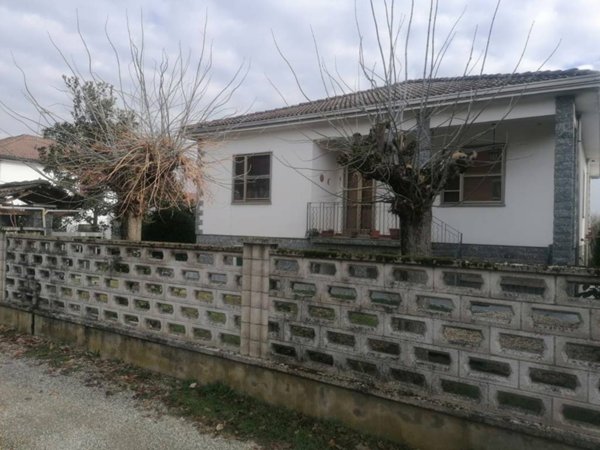 casa indipendente in vendita ad Alessandria in zona Spinetta Marengo