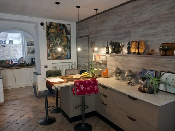 casa indipendente in vendita ad Alessandria in zona Castelceriolo