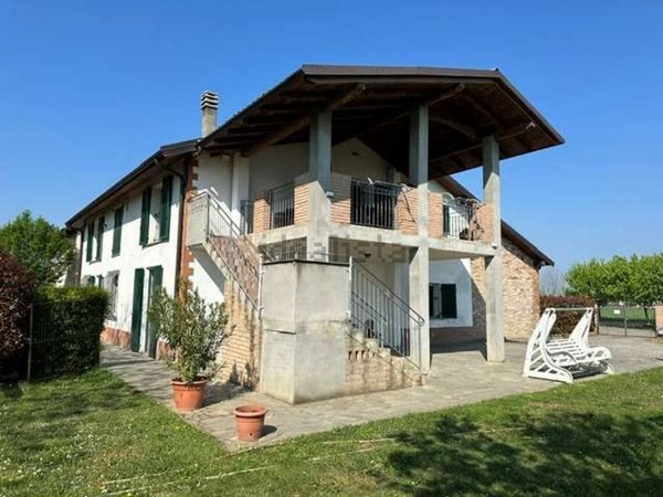 casa indipendente in vendita ad Alessandria in zona San Giuliano Vecchio