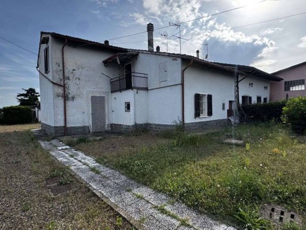 casa indipendente in vendita ad Alessandria in zona San Giuliano Vecchio