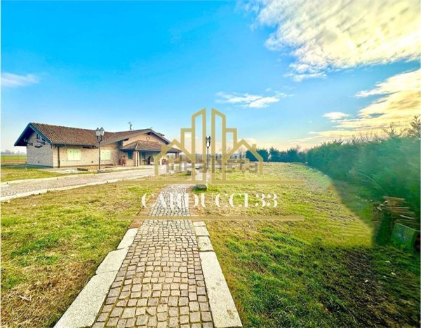 casa indipendente in vendita ad Alessandria in zona Litta Parodi