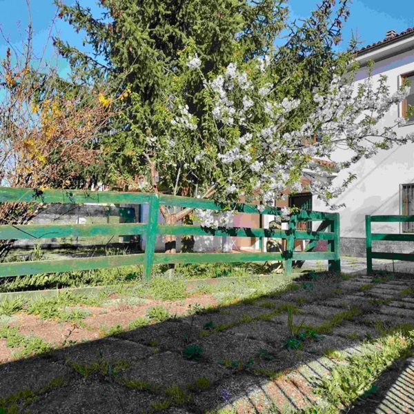 casa indipendente in vendita ad Alessandria in zona Mandrogne