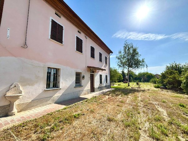 casa indipendente in vendita ad Alessandria in zona Villa del Foro