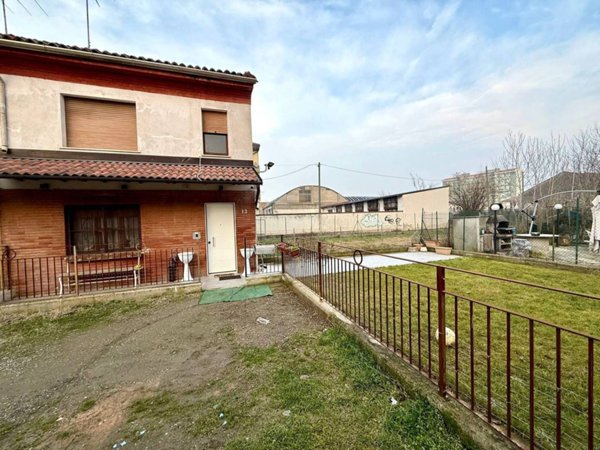 casa indipendente in vendita ad Alessandria in zona Centro Città