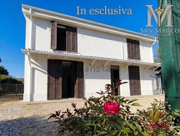 casa indipendente in vendita ad Alessandria in zona San Giuliano Vecchio