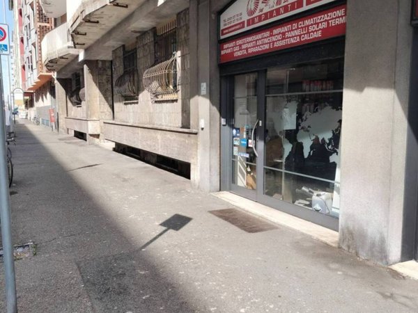 negozio in vendita ad Alessandria in zona Centro Città