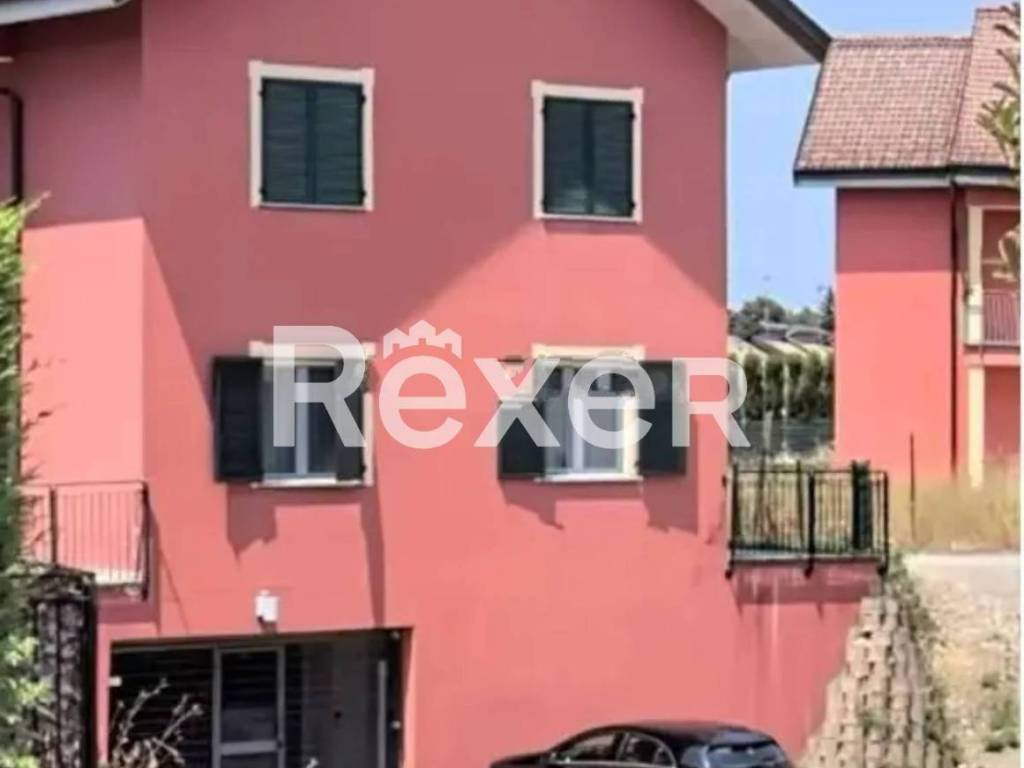 casa indipendente in vendita ad Alessandria in zona Lobbi
