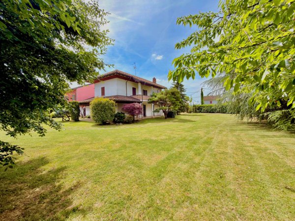 casa indipendente in vendita ad Alessandria in zona Spinetta Marengo