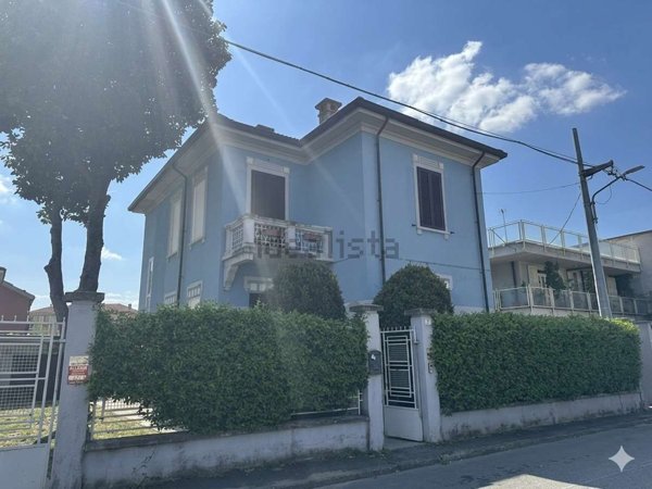 casa indipendente in vendita ad Alessandria in zona Centro Città
