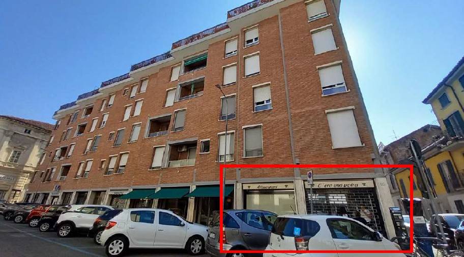 negozio in vendita ad Alessandria in zona Centro Città