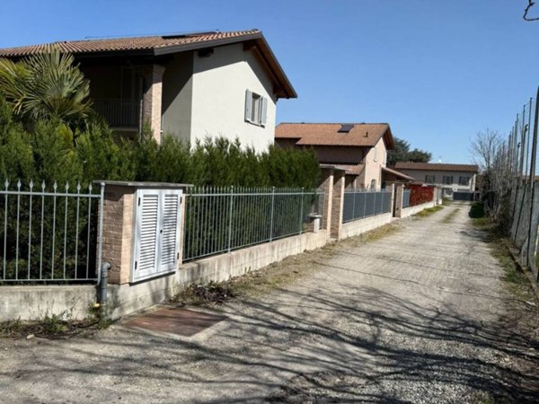 casa indipendente in vendita ad Alessandria in zona Litta Parodi