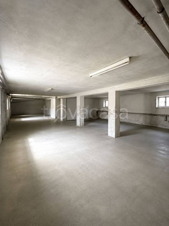 locale commerciale in vendita ad Alessandria in zona zona Pista