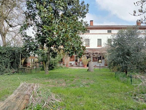 casa indipendente in vendita ad Alessandria in zona Valmadonna