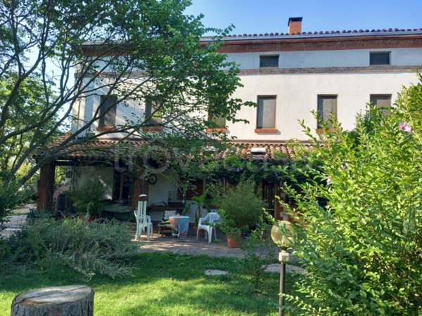 casa indipendente in vendita ad Alessandria in zona Valle San Bartolomeo