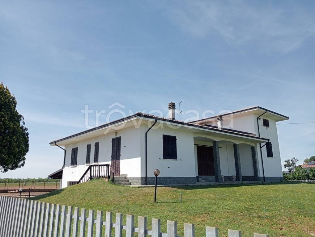 casa indipendente in vendita ad Alessandria in zona San Giuliano Nuovo
