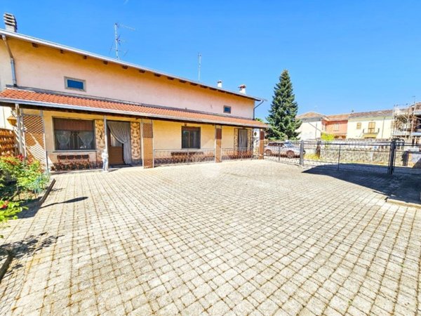casa indipendente in vendita ad Alessandria in zona Mandrogne