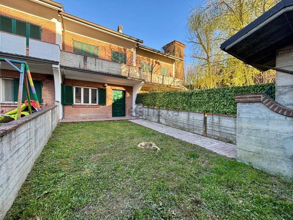 casa indipendente in vendita ad Alessandria in zona Cabanette