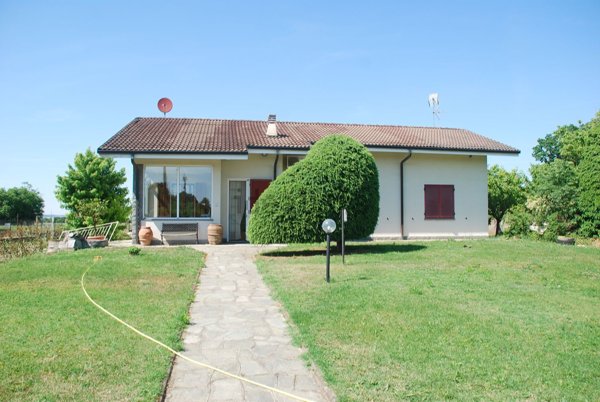 casa indipendente in vendita ad Alessandria in zona Cascinagrossa