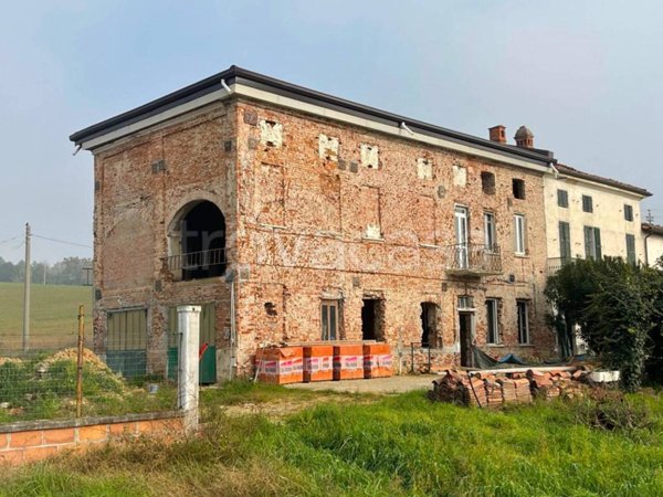 casa indipendente in vendita ad Alessandria in zona Valle San Bartolomeo