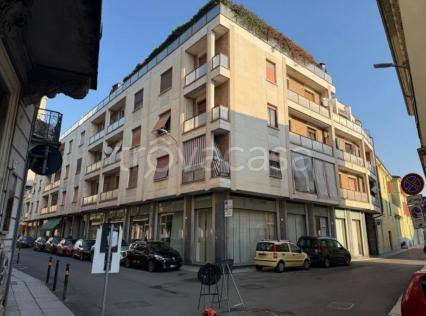 negozio in vendita ad Alessandria in zona Centro Città