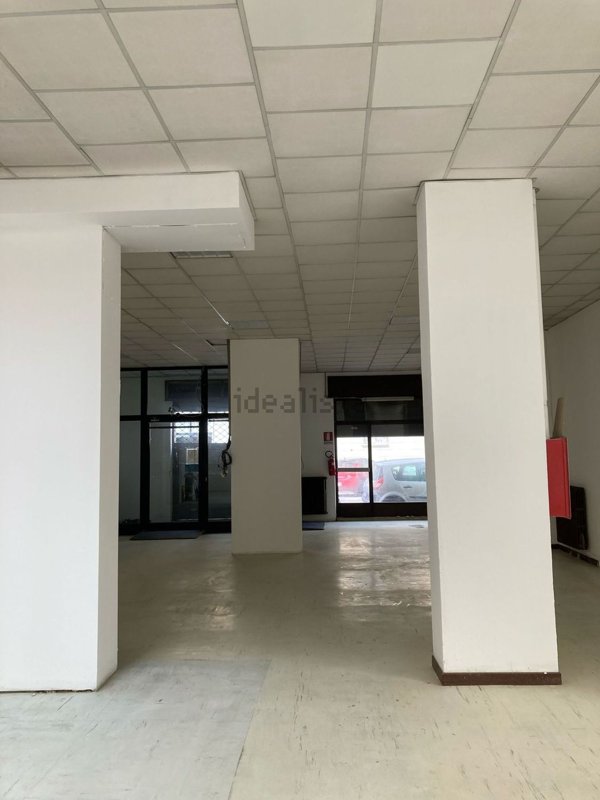 negozio in vendita ad Alessandria in zona Borgo Rovereto