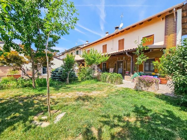 casa indipendente in vendita ad Alessandria in zona Mandrogne