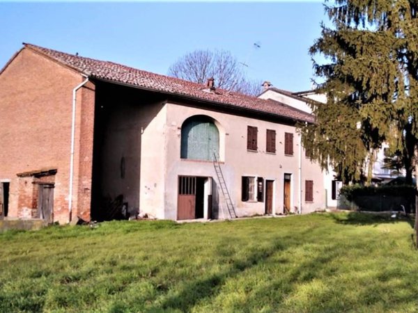 casa indipendente in vendita ad Alessandria in zona Villa del Foro