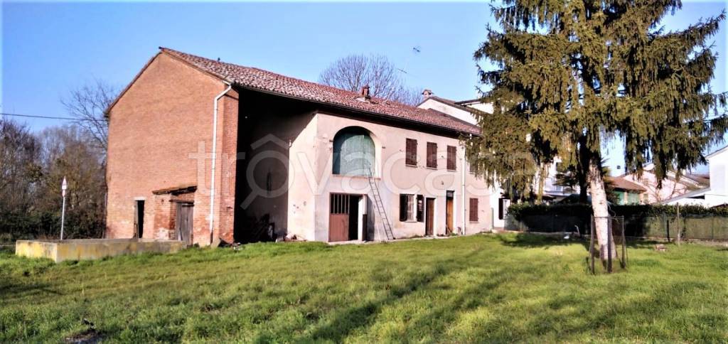 casa indipendente in vendita ad Alessandria in zona Villa del Foro
