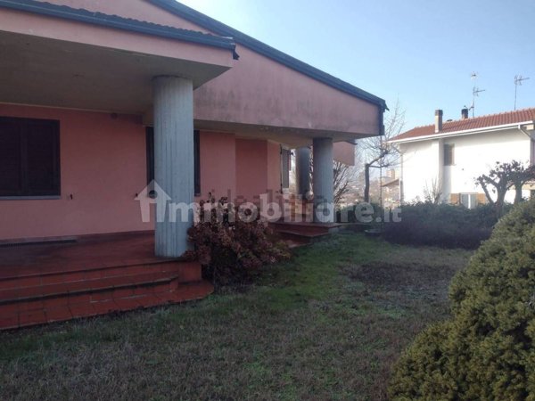 casa indipendente in vendita ad Alessandria in zona Valle San Bartolomeo