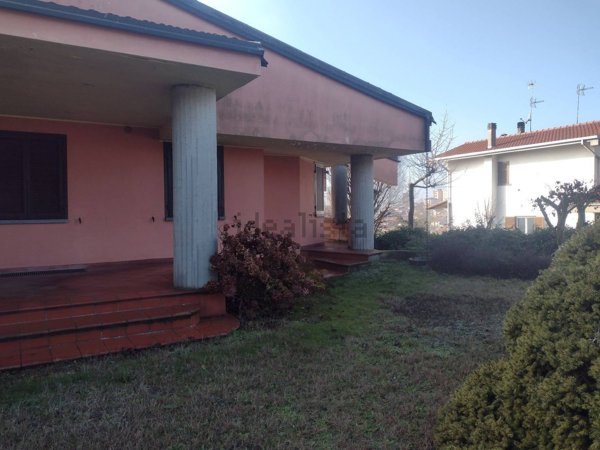 casa indipendente in vendita ad Alessandria in zona Valle San Bartolomeo