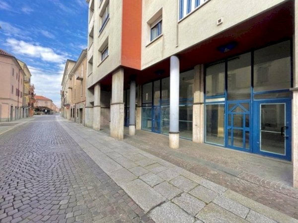 negozio in vendita ad Alessandria in zona Centro Città