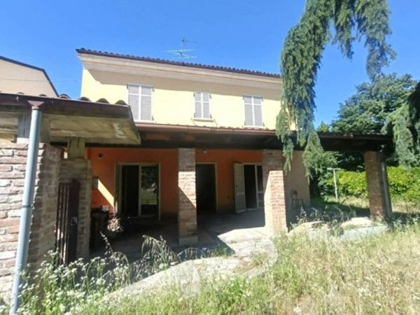 casa indipendente in vendita ad Alessandria in zona Castelceriolo