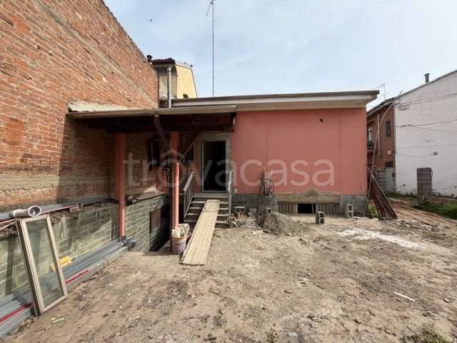 casa indipendente in vendita ad Alessandria in zona Mandrogne