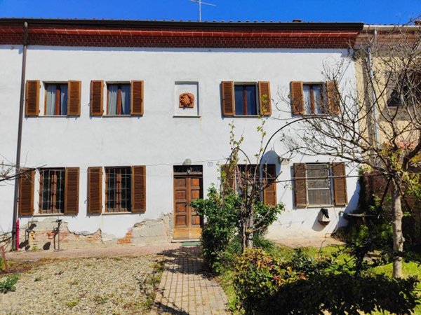 casa indipendente in vendita ad Alessandria in zona Valmadonna