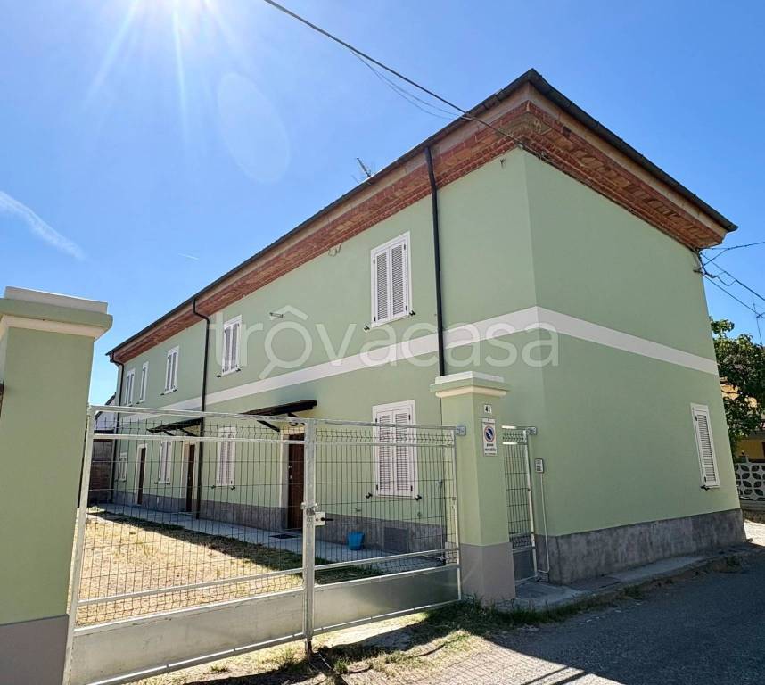 casa indipendente in vendita ad Alessandria in zona Mandrogne