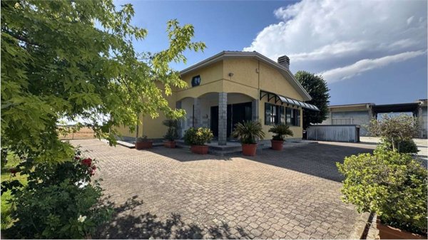 casa indipendente in vendita ad Alessandria in zona San Giuliano Vecchio
