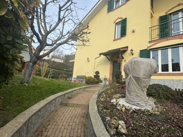 casa indipendente in vendita ad Alessandria in zona Valle San Bartolomeo
