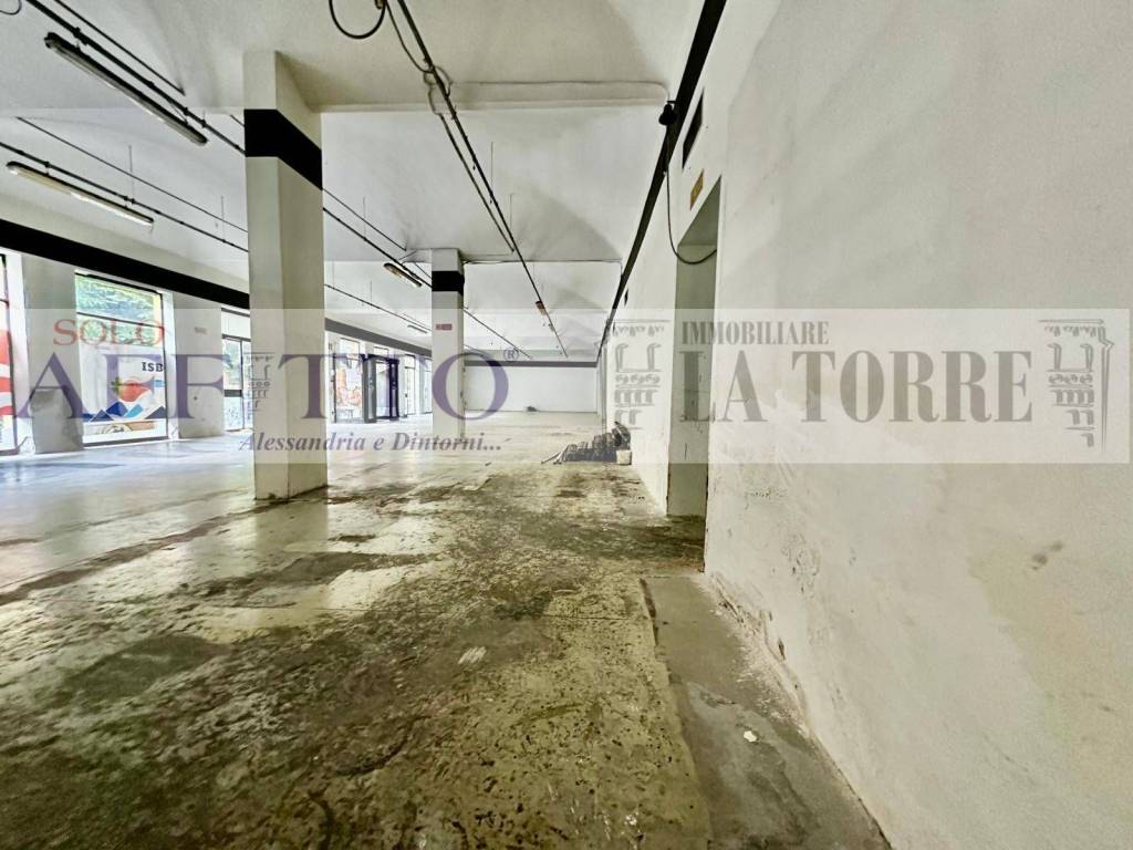 negozio in vendita ad Alessandria in zona Il Cristo