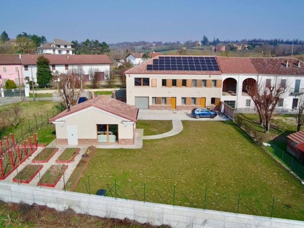 casa indipendente in vendita ad Alessandria in zona Valmadonna