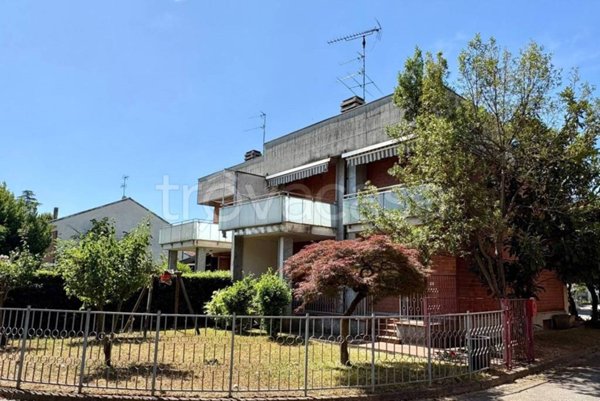 casa indipendente in vendita ad Alessandria in zona Orti